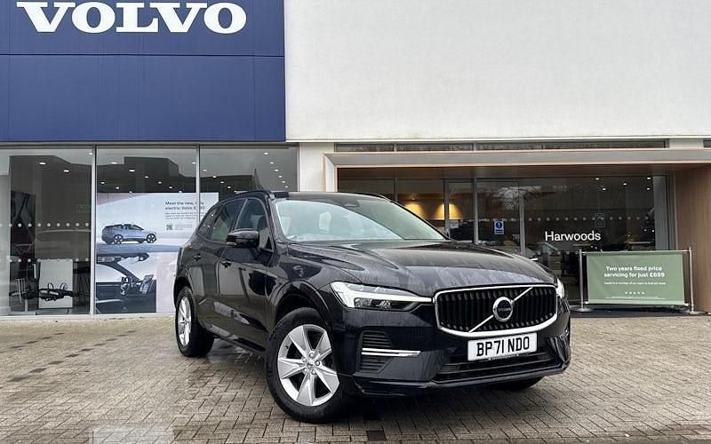 Used Volvo XC60 Momentum 250 HP (183 kW) 2021 SUV