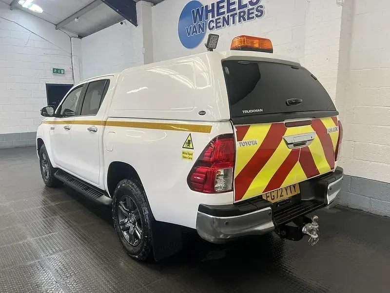 Used Toyota HiLux 150 HP (110 kW) 2022 White Pickup
