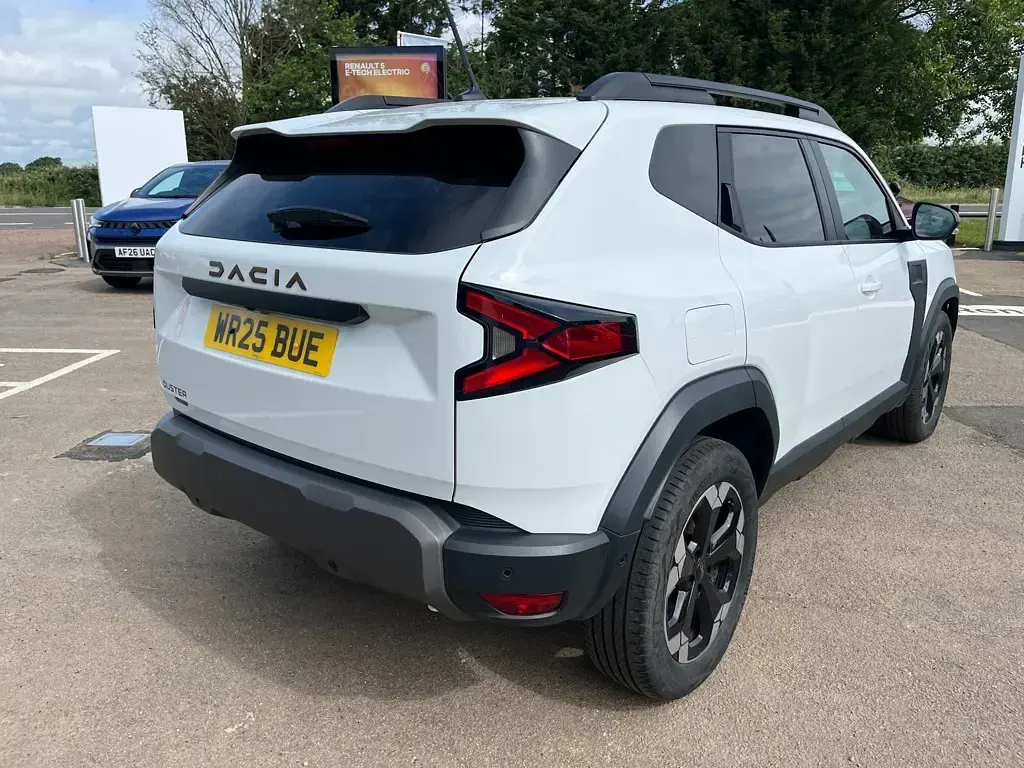 Used Dacia Duster Extreme 143 HP (105 kW) 2025 White SUV