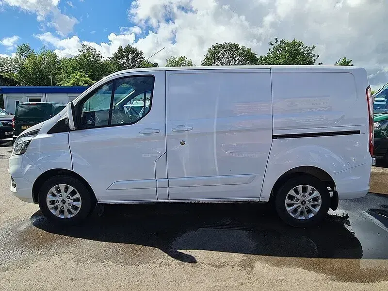 Used Ford Transit Custom Limited 130 HP (95 kW) 2022 White Van