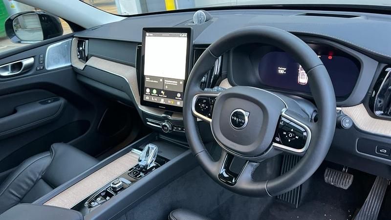 Used Volvo XC60 Ultra 250 HP (183 kW) 2025 Blue SUV