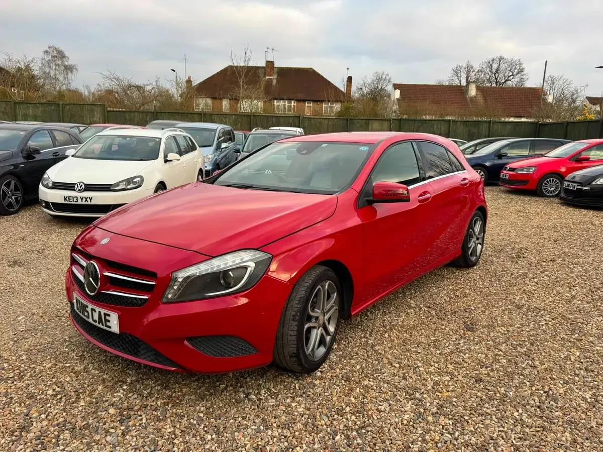 Used Mercedes A180 2015 Red Hatchback