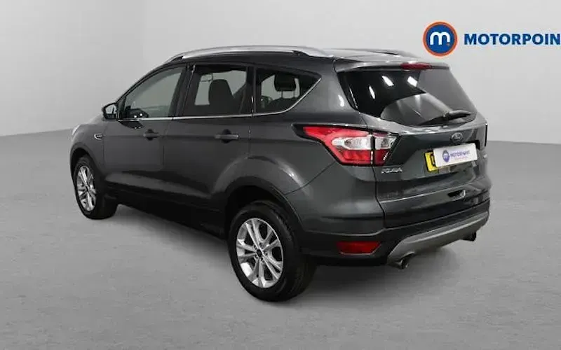 Käytetty Ford Kuga Titanium 150 HP (110 kW) 2018 Harmaa Katumaasturi
