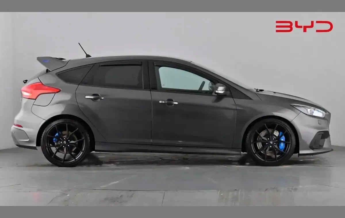 Usado Ford Focus RS 350 HP (257 kW) 2017 Cinzento Citadino