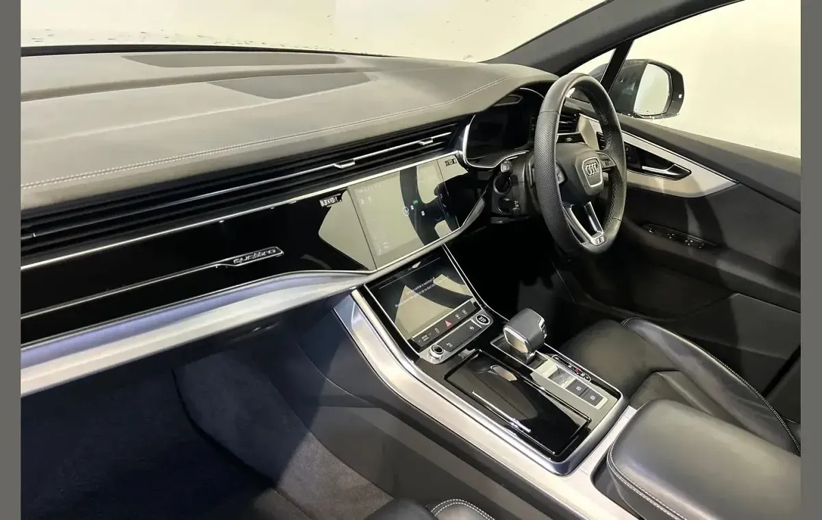 Used Audi Q7 S-Line 228 HP (167 kW) 2023 Grey SUV
