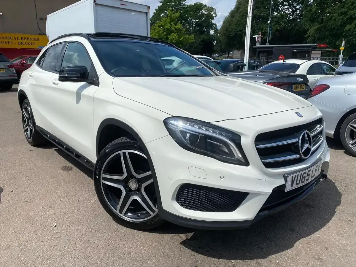Used Mercedes GLA250 AMG line 2015 White SUV