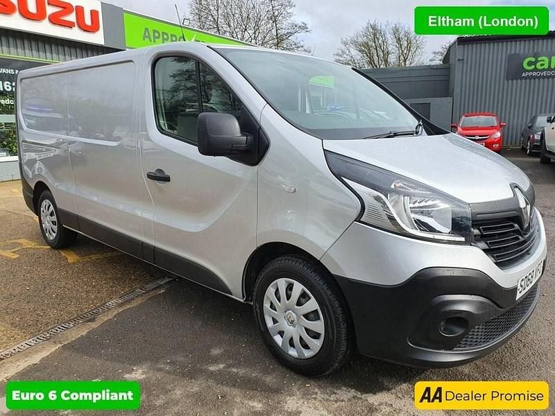 Silver Used 2018 Renault Trafic Business MPV | £9,999 (Good price) - Image 1/3