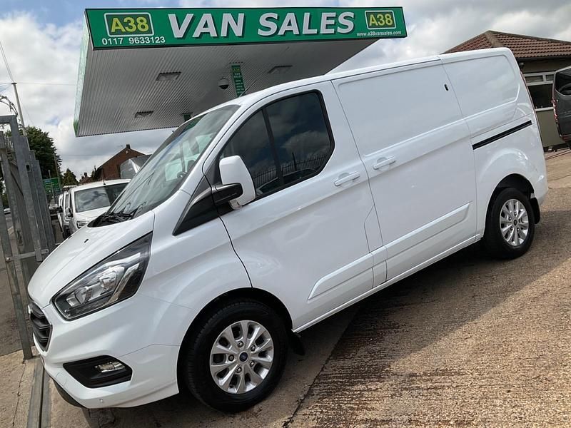 White Used 2022 Ford Transit Custom Limited Van | £11,995 (Fair price) - Image 1/4
