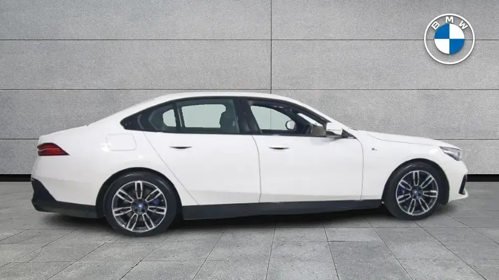 Used BMW i5 M Sport 250 kW (340 HP) 2024 White Sedan