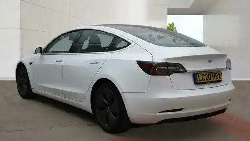 Used Tesla Model 3 Standard Range Plus 239 kW (325 HP) 2020 White Sedan