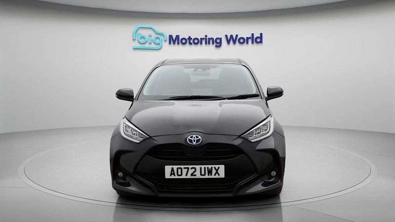 Used Toyota Yaris Hybrid Design 116 HP (85 kW) 2022 Black Hatchback