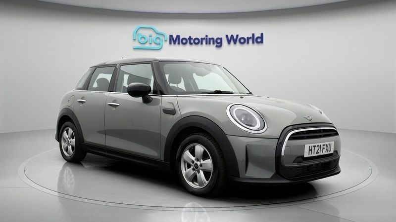 Used 2021 Mini Cooper Classic Hatchback | £14,300 (Fair price) - Image 1/4