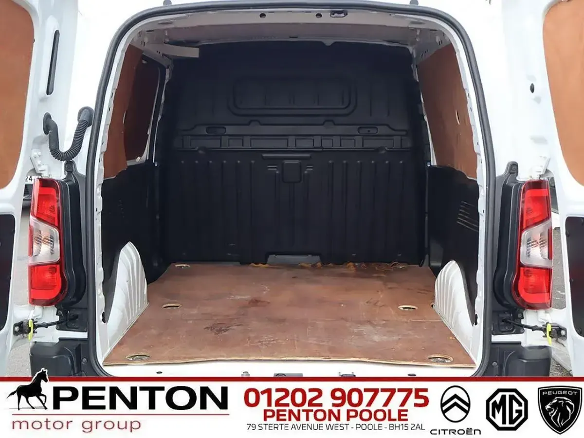 Used Vauxhall Combo Sportive 100 HP (73 kW) 2021 White MPV