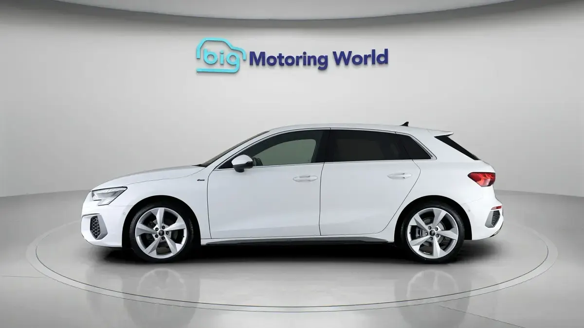 Usado Audi A3 S-Line 148 HP (108 kW) 2023 Sedan