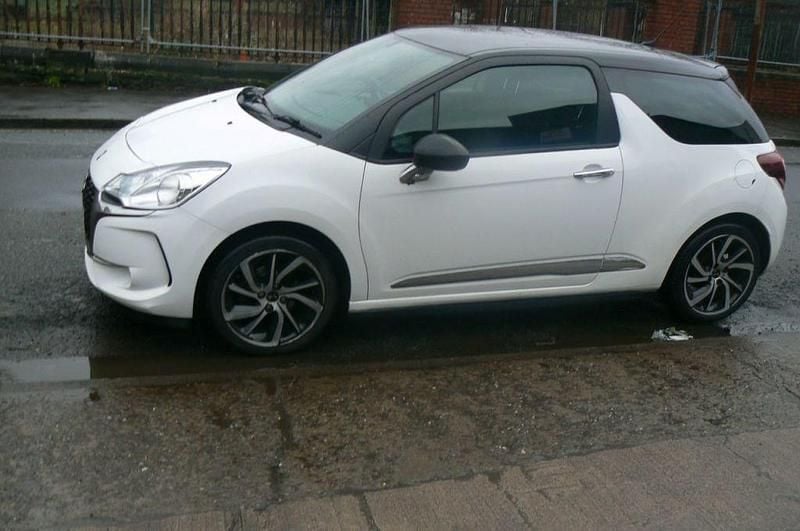 Used DS Automobiles DS3 Connected Chic 82 HP (60 kW) 2018 White Hatchback