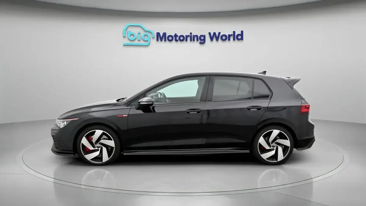 Second-hand VW Golf VIII GTI Clubsport 2023 Negru Hatchback