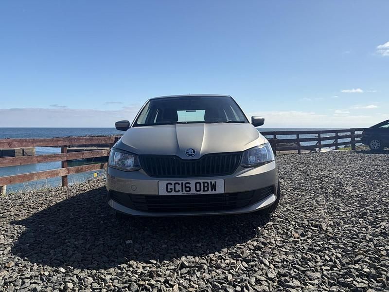 Usado Skoda Fabia 60 HP (44 kW) 2016 Bege Citadino
