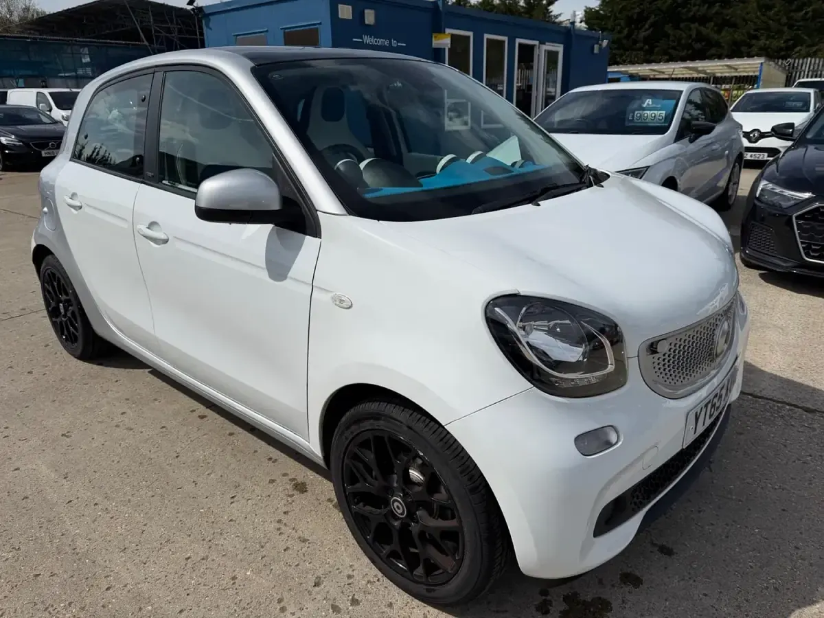 Used Smart ForFour Proxy 90 HP (66 kW) 2015 White Hatchback