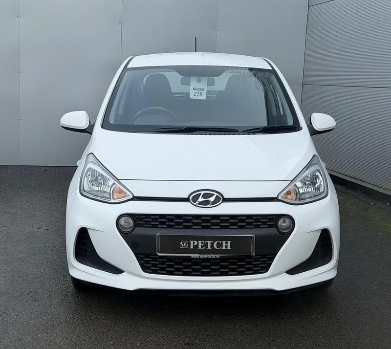 Used Hyundai i10 SE 86 HP (63 kW) 2019 White Hatchback