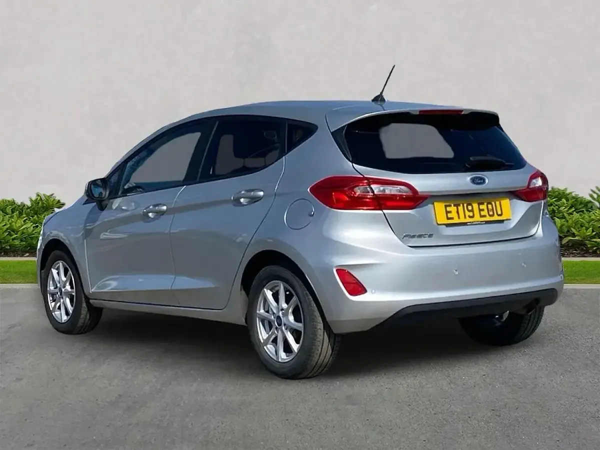 Used Ford Fiesta Zetec 100 HP (73 kW) 2019 Silver Hatchback