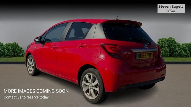Used Toyota Yaris Hybrid Sport 2015 Red Hatchback