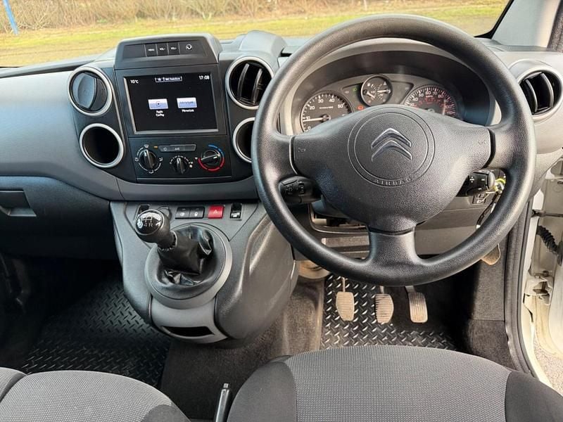Used Citroën Berlingo 75 HP (55 kW) 2017 White MPV