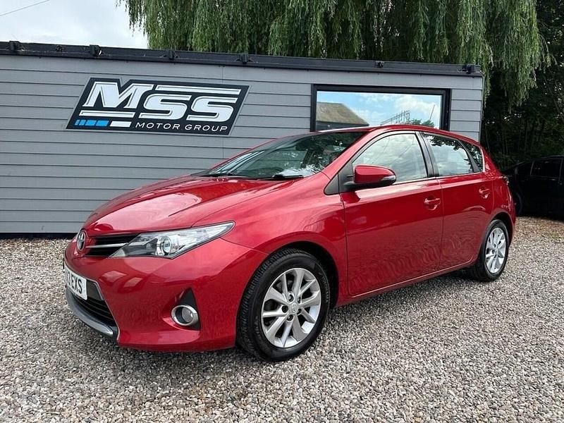 Red Used 2013 Toyota Auris Hatchback | £4,795 (Fair price) - Image 1/4