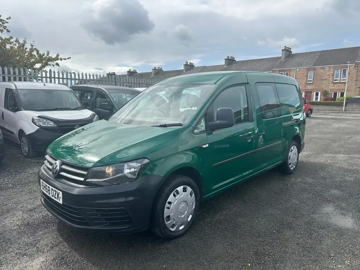 Used VW Caddy Maxi 102 HP (75 kW) 2018 Green MPV