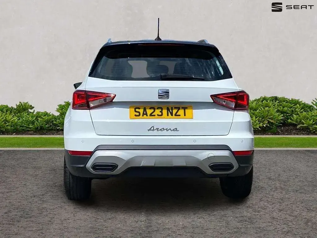 Used Seat Arona Xperience 108 HP (79 kW) 2023 White SUV