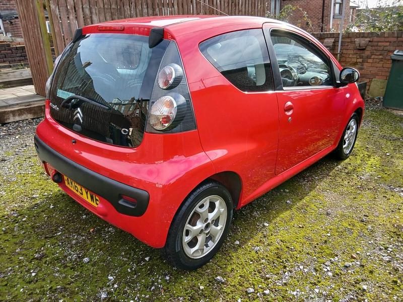 Used Citroën C1 68 HP (50 kW) 2014 Red Hatchback