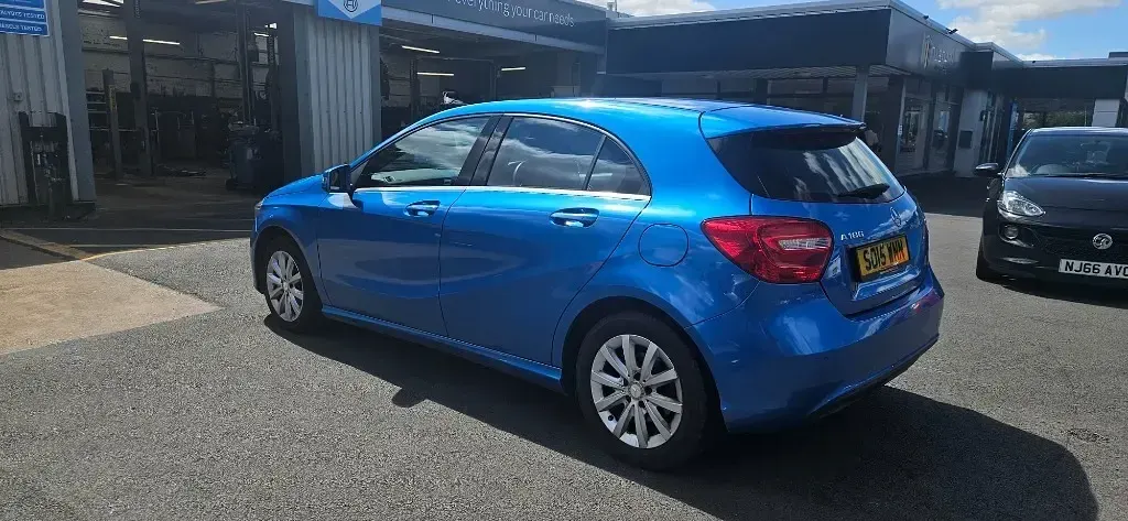 Used Mercedes A180 SE 122 HP (89 kW) 2015 Blue Hatchback