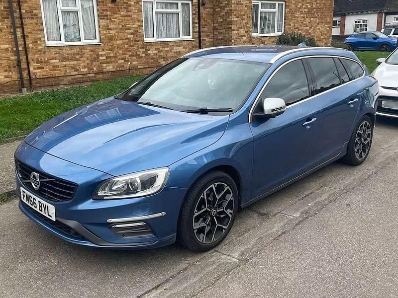 Used Volvo V60 R-Design 190 HP (139 kW) 2016 Blue Estate
