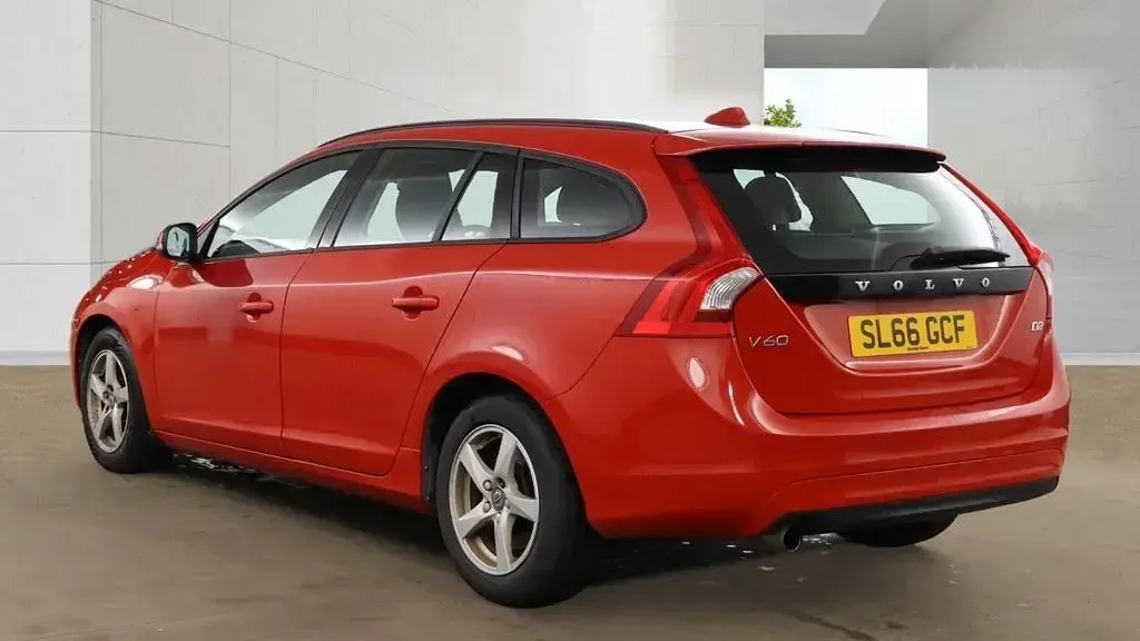 Used Volvo V60 Business Edition 120 HP (88 kW) 2017 Red Estate