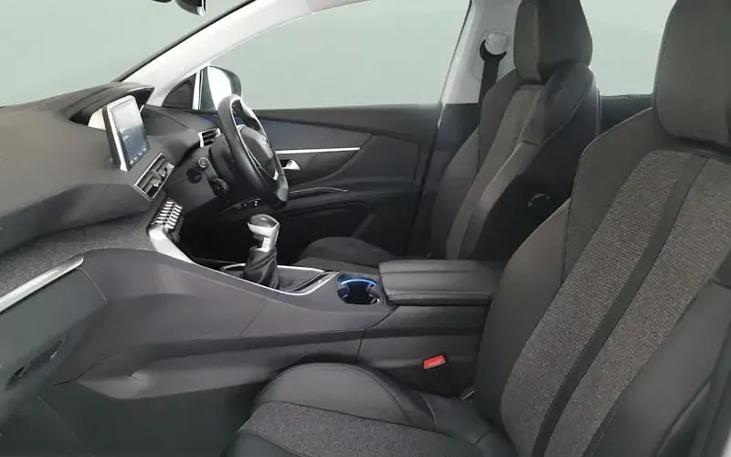 Second-hand Peugeot 5008 Allure 131 CP (96 kW) 2019 Alb SUV