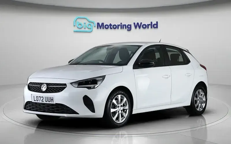 Used Vauxhall Corsa Design Edition 75 HP (55 kW) 2022 White Hatchback