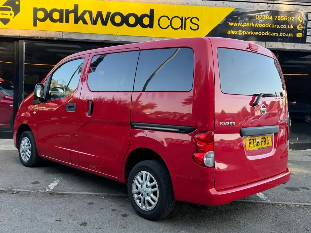 Used Nissan NV200 Acenta 90 HP (66 kW) 2016 Red MPV