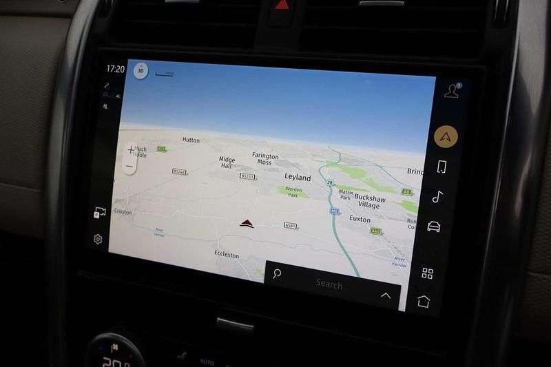 Used Land Rover Discovery 5 SE Dynamic 250 HP (183 kW) 2021 White SUV