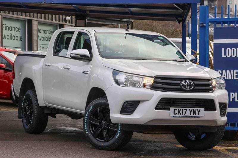 White Used 2017 Toyota HiLux Active Pickup | £14,989 (A bit pricey) - Image 1/4