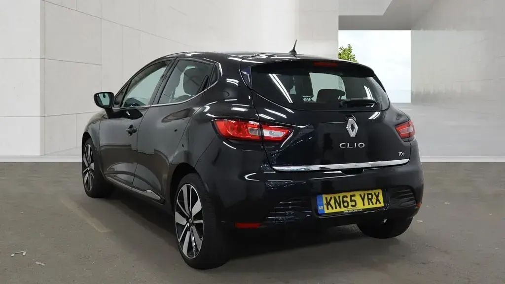 Used Renault Clio Dynamique 90 HP (66 kW) 2015 Black Hatchback