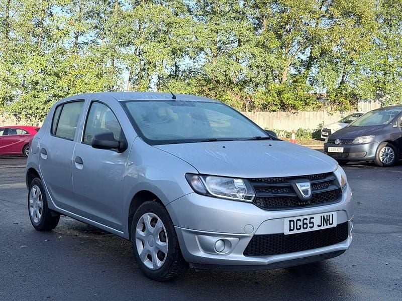 Silver Used 2015 Dacia Sandero Ambiance Hatchback | £1,895 (Fair price) - Image 1/4