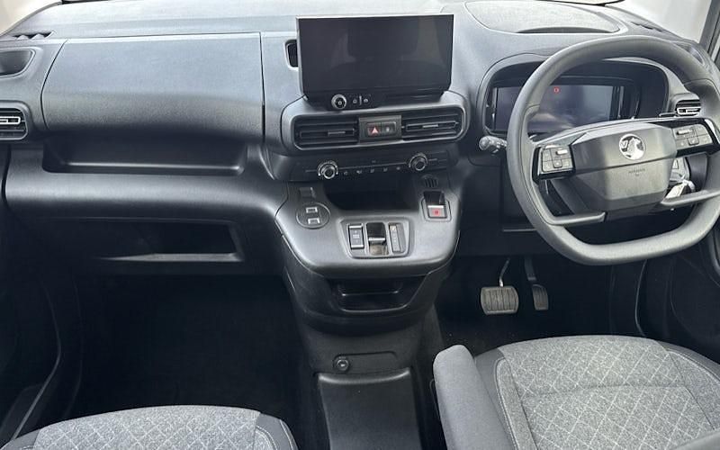 Used Vauxhall Combo Design Edition 100 kW (136 HP) 2024 Blue MPV