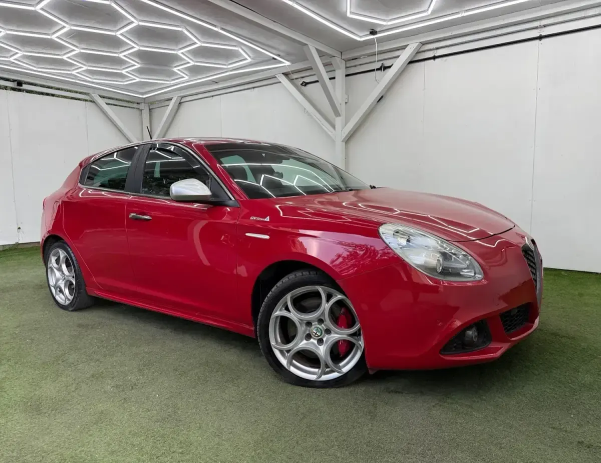 Used Alfa Romeo Giulietta Quadrifoglio Verde 175 HP (128 kW) 2015 Red Hatchback