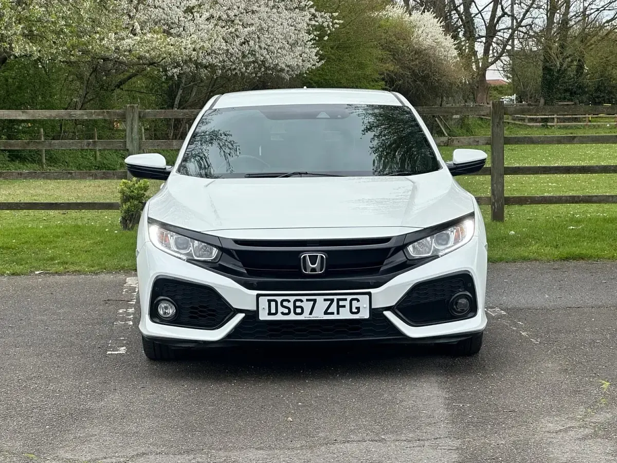 Used Honda Civic SR 2018 White Hatchback