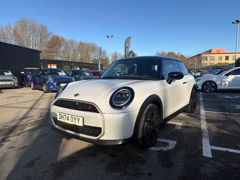 Begagnad Mini Cooper Exclusive 2025 Vit Halvkombi