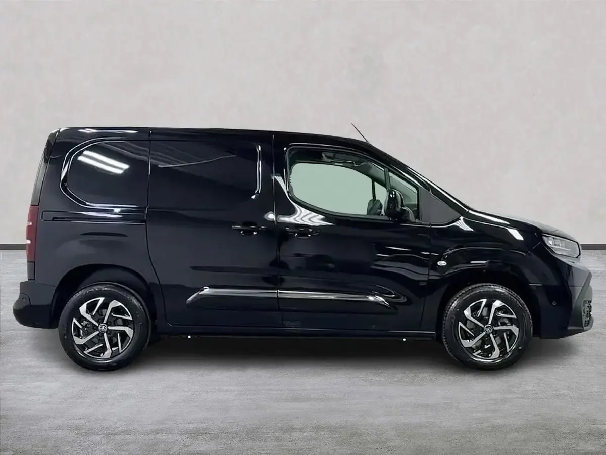 New Toyota Proace City City 130 HP (95 kW) 2026 Black MPV