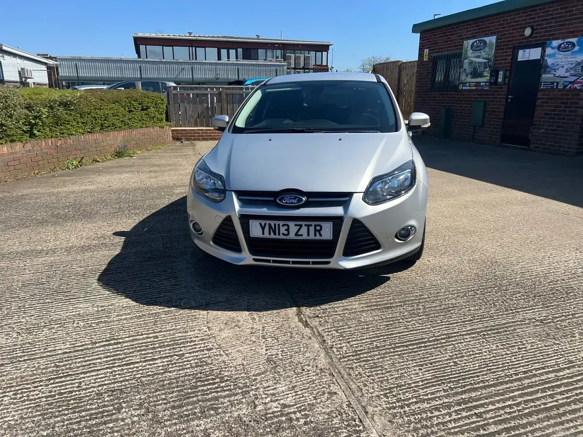 Used Ford Focus Zetec 125 HP (91 kW) 2013 Silver Hatchback