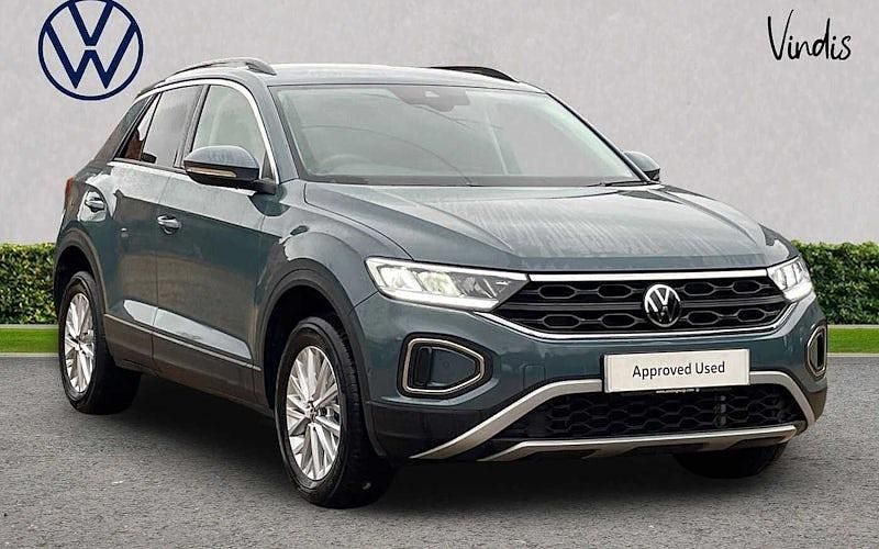 Used 2025 VW T-Roc Life SUV | £21,405 (Fair price) - Image 1/4