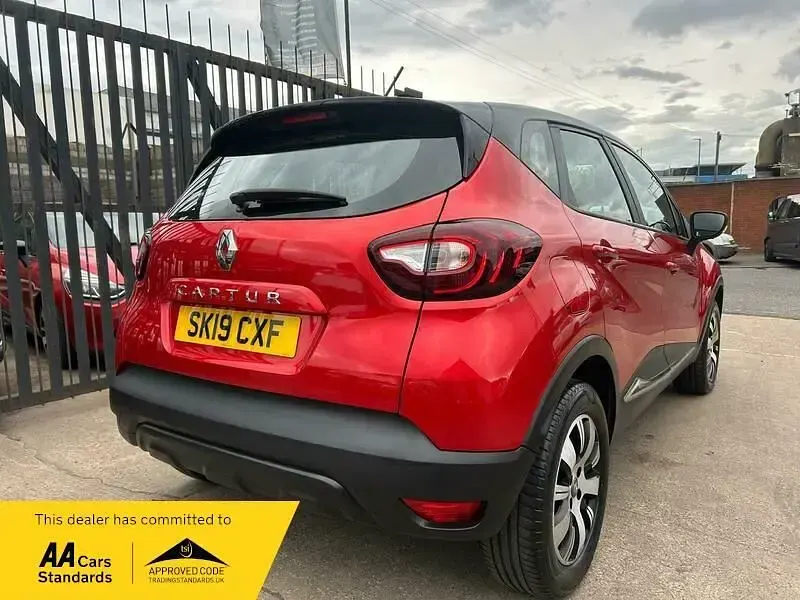 Usado Renault Captur Play 90 CV (66 kW) 2019 Rojo SUV
