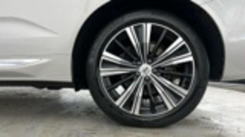 Used Volvo XC60 Inscription 386 HP (283 kW) 2021 Silver dawn SUV