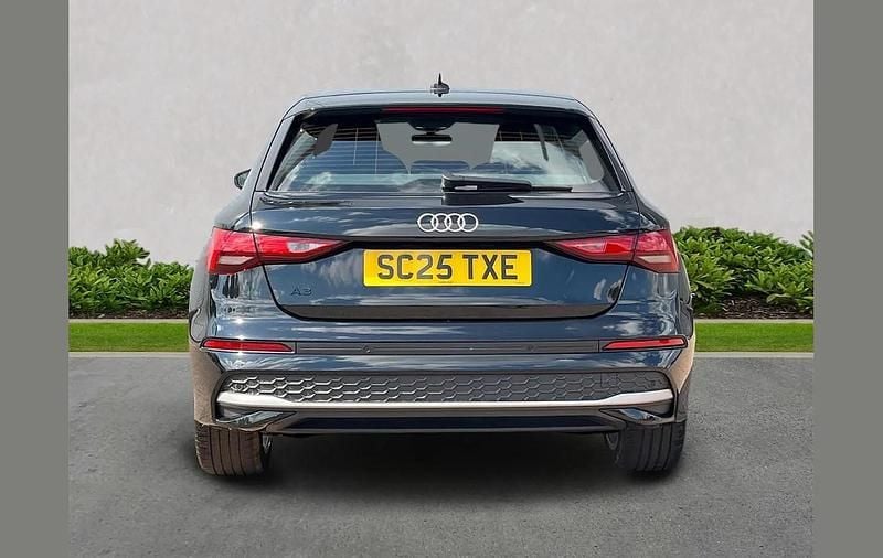 Usado Audi A3 e-tron Sport 204 CV (150 kW) 2025 Negro Utilitario